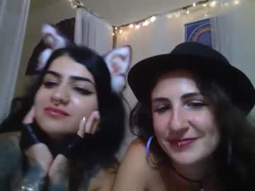 couple Straight And Lesbian Sex Cam with velvet_mist