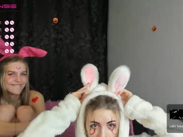 couple Straight And Lesbian Sex Cam with melllnessa