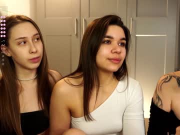 couple Straight And Lesbian Sex Cam with hornykittens