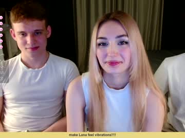 couple Straight And Lesbian Sex Cam with lovelypeachs