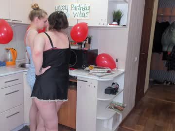 couple Straight And Lesbian Sex Cam with _pinacolada_