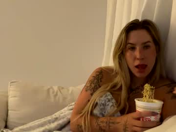 girl Straight And Lesbian Sex Cam with hannahwagner