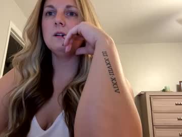 couple Straight And Lesbian Sex Cam with juicypeach36