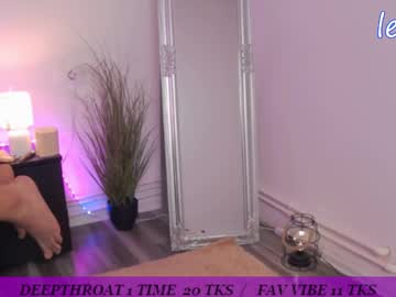 couple Straight And Lesbian Sex Cam with lexyxjames