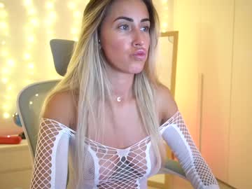 girl Straight And Lesbian Sex Cam with laramonroe_