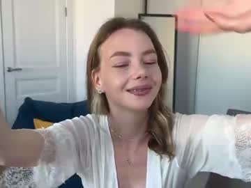 girl Straight And Lesbian Sex Cam with elli_harmon