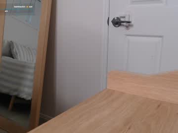 girl Straight And Lesbian Sex Cam with sexyskyee_