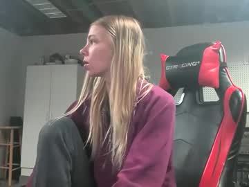 couple Straight And Lesbian Sex Cam with chloe_damian