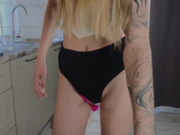 girl Straight And Lesbian Sex Cam with anitaholmes
