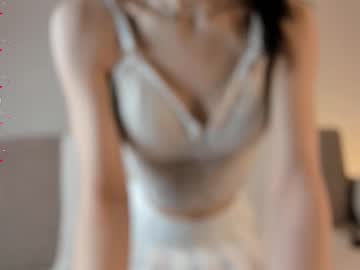 girl Straight And Lesbian Sex Cam with elwynagreaves