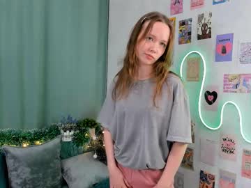 girl Straight And Lesbian Sex Cam with blondyhayes