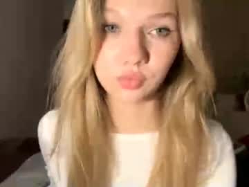 girl Straight And Lesbian Sex Cam with sultry_dreamer_4ever
