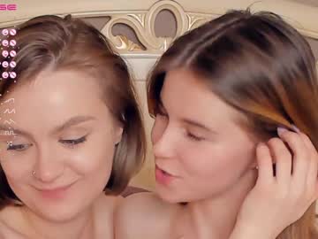 couple Straight And Lesbian Sex Cam with lessentace