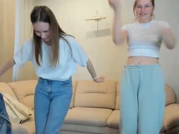 couple Straight And Lesbian Sex Cam with marivanna_