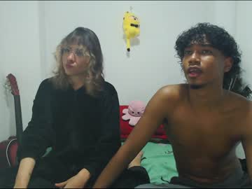 couple Straight And Lesbian Sex Cam with ellie_andy