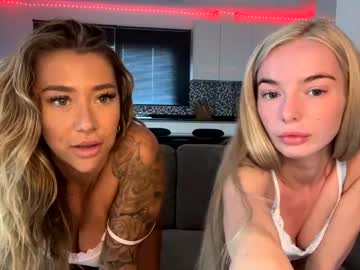 girl Straight And Lesbian Sex Cam with lillylagniappe