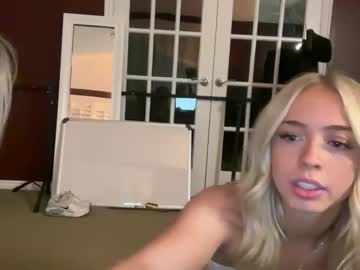girl Straight And Lesbian Sex Cam with kellyxhayes