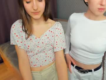 couple Straight And Lesbian Sex Cam with jodyclowes