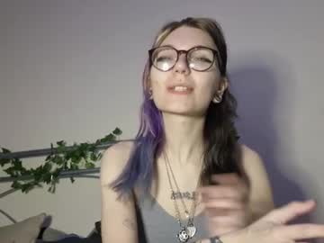 girl Straight And Lesbian Sex Cam with lizzyylovesick