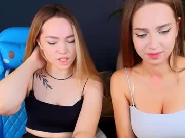 couple Straight And Lesbian Sex Cam with top_twins