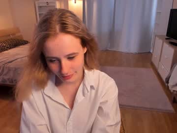 girl Straight And Lesbian Sex Cam with darlinecoyner