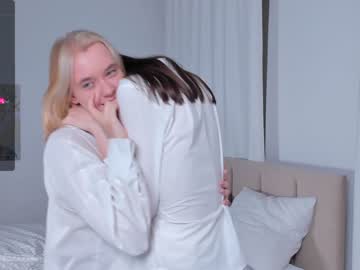 couple Straight And Lesbian Sex Cam with gillianesser