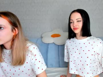 couple Straight And Lesbian Sex Cam with misseliss