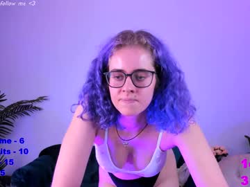 girl Straight And Lesbian Sex Cam with evelyn_ray