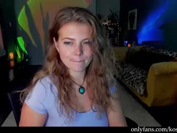 girl Straight And Lesbian Sex Cam with kosmickate