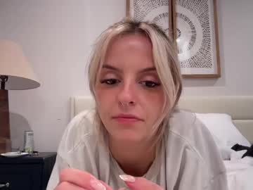 girl Straight And Lesbian Sex Cam with ashleypelosi