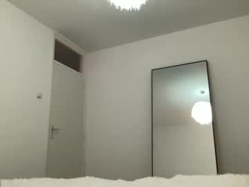 girl Straight And Lesbian Sex Cam with seraveraxo