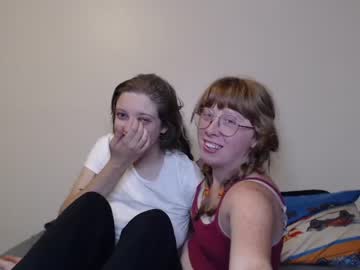 couple Straight And Lesbian Sex Cam with elliottandisabelle