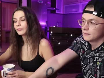 couple Straight And Lesbian Sex Cam with zefpox143