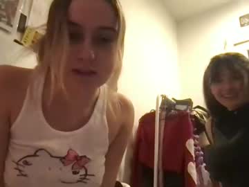 couple Straight And Lesbian Sex Cam with thiskittyinheat