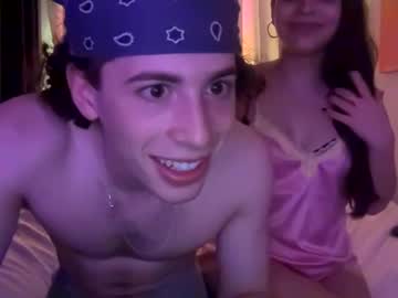 couple Straight And Lesbian Sex Cam with yaraandleo