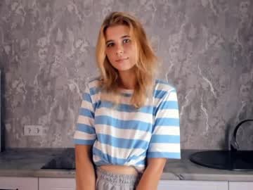 girl Straight And Lesbian Sex Cam with gillianengelby