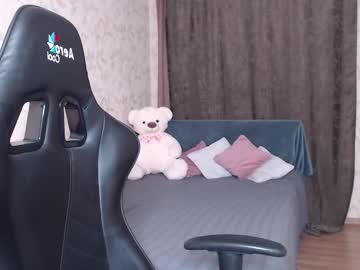 girl Straight And Lesbian Sex Cam with be_ari