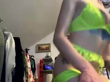 couple Straight And Lesbian Sex Cam with justfriends92