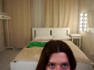girl Straight And Lesbian Sex Cam with gwencreighton