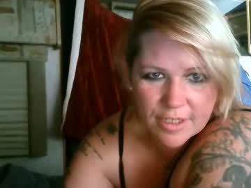 couple Straight And Lesbian Sex Cam with thickthighsdarkeyes